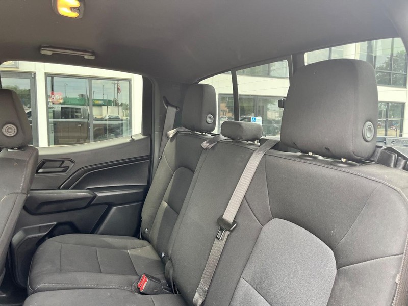 Chevrolet Colorado Vehicle Image 16