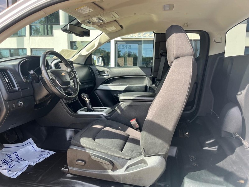 Chevrolet Colorado Vehicle Image 09