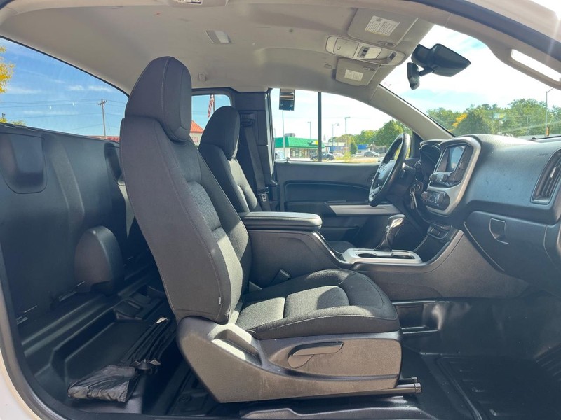 Chevrolet Colorado Vehicle Image 15