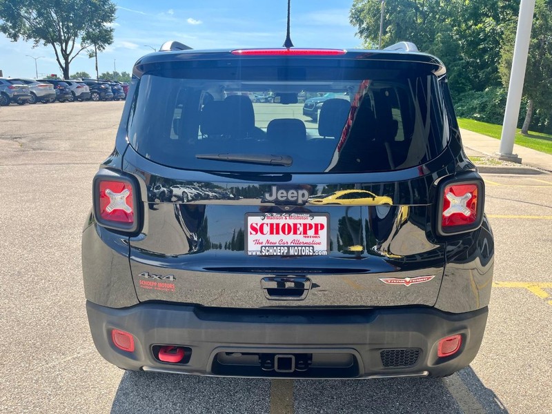 Jeep Renegade Vehicle Image 06