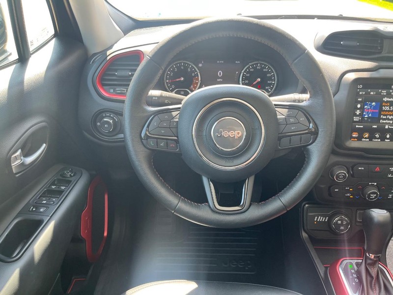 Jeep Renegade Vehicle Image 11