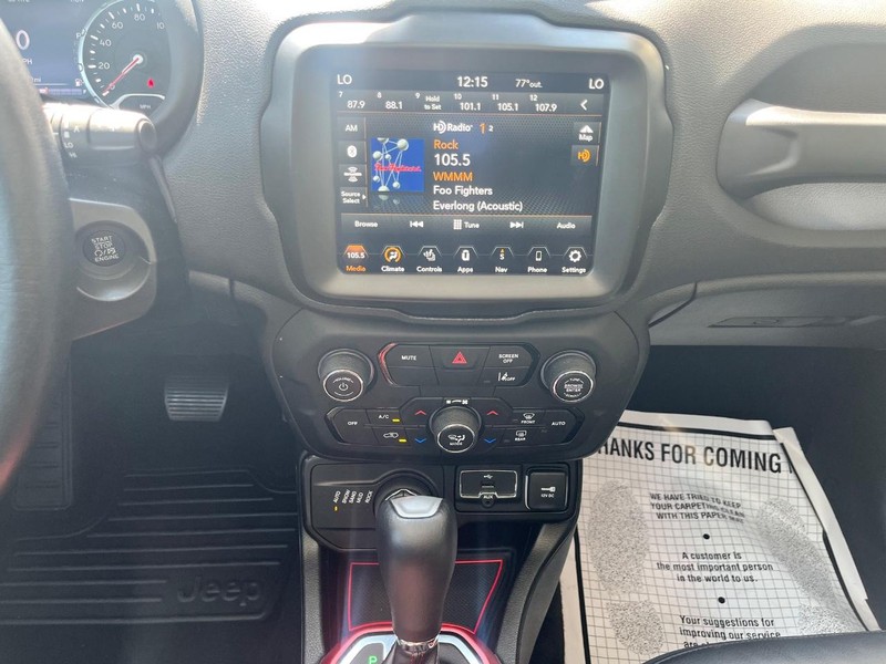 Jeep Renegade Vehicle Image 12