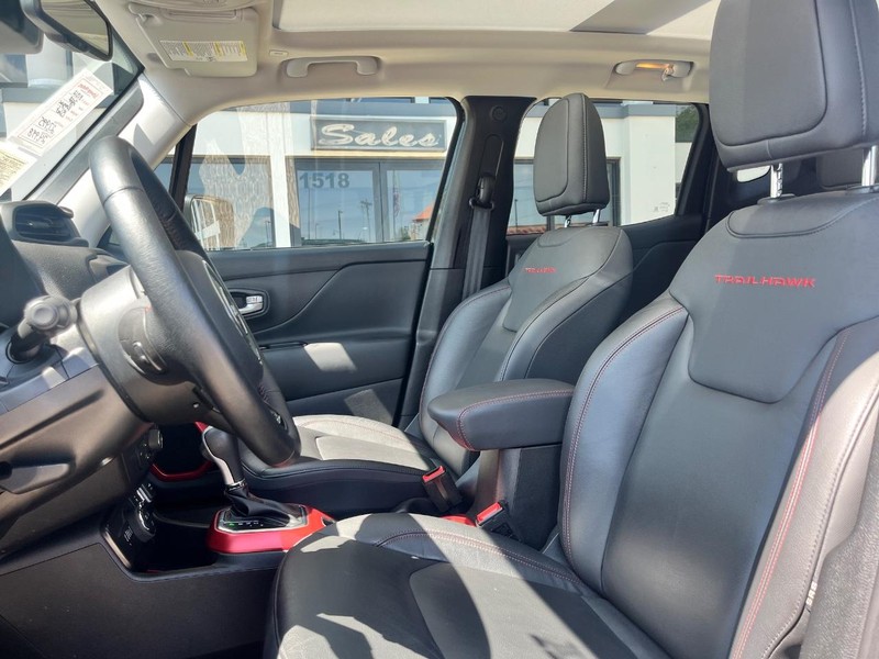 Jeep Renegade Vehicle Image 13