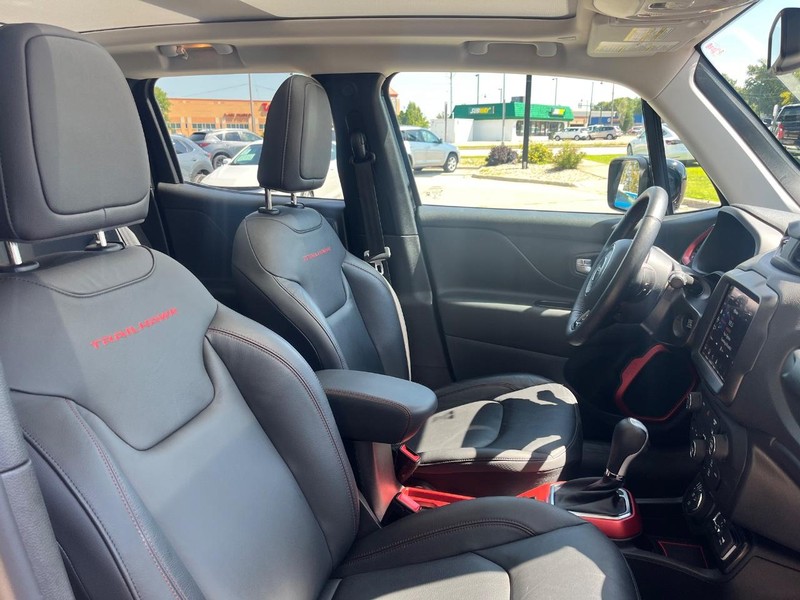 Jeep Renegade Vehicle Image 15