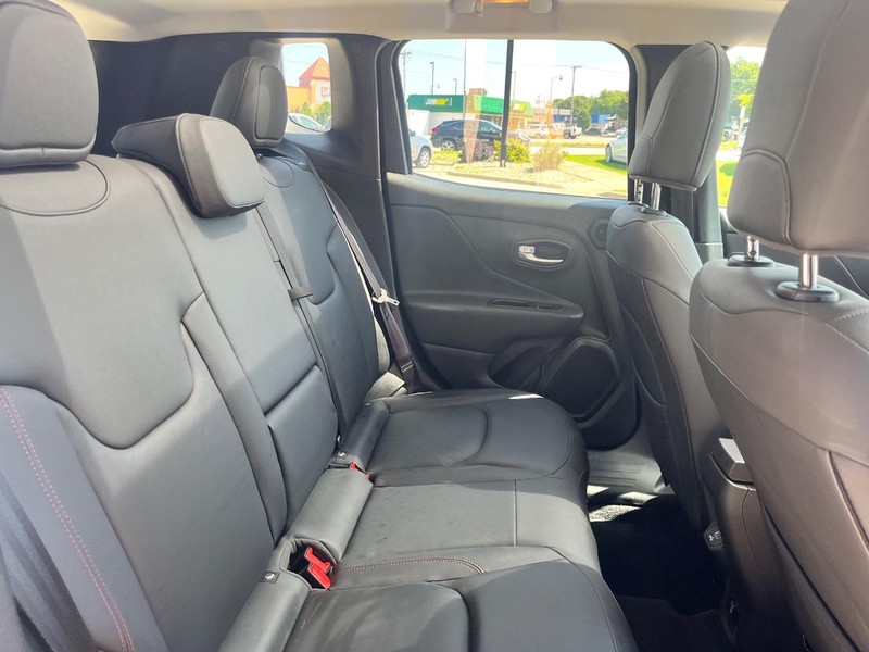 Jeep Renegade Vehicle Image 17