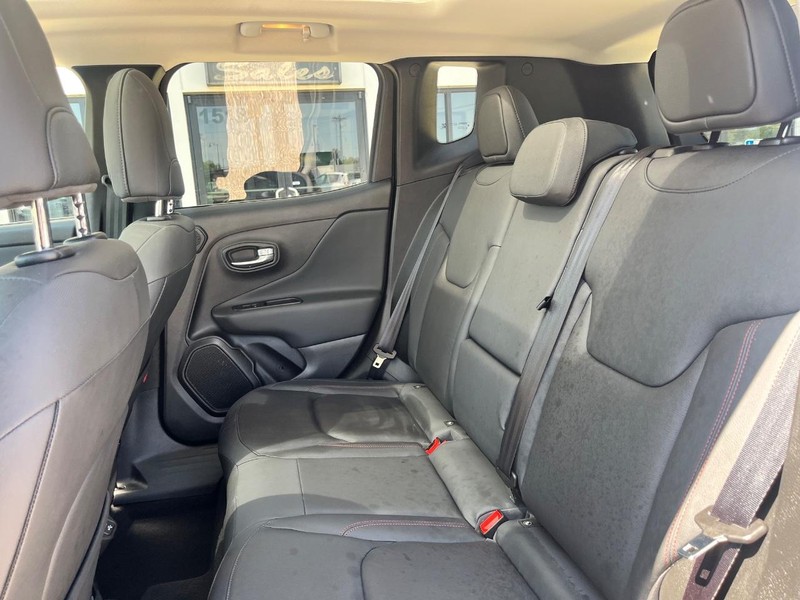 Jeep Renegade Vehicle Image 18