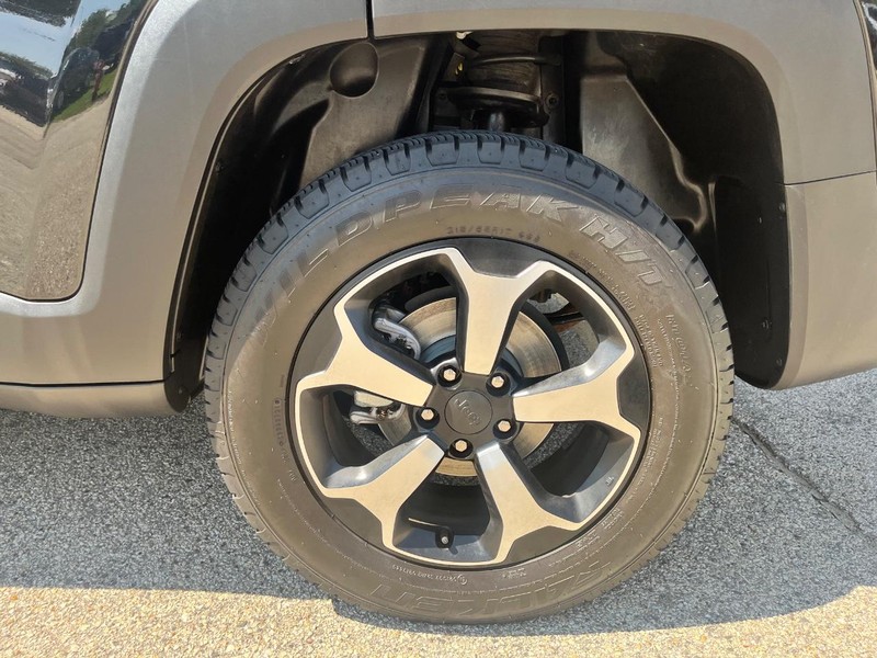 Jeep Renegade Vehicle Image 19