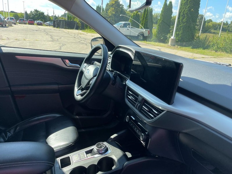 Ford Escape Vehicle Image 02