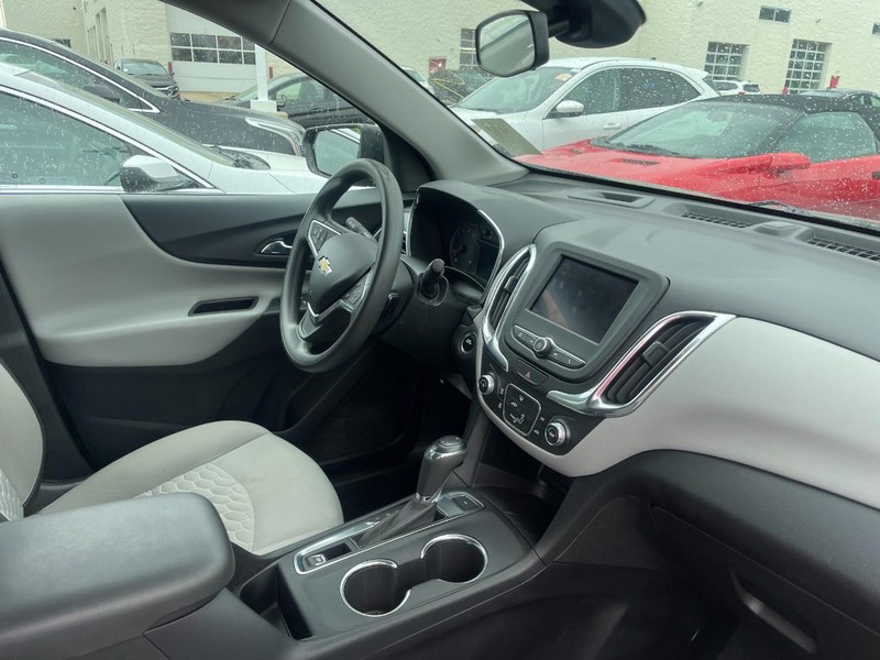 Chevrolet Equinox Vehicle Image 02