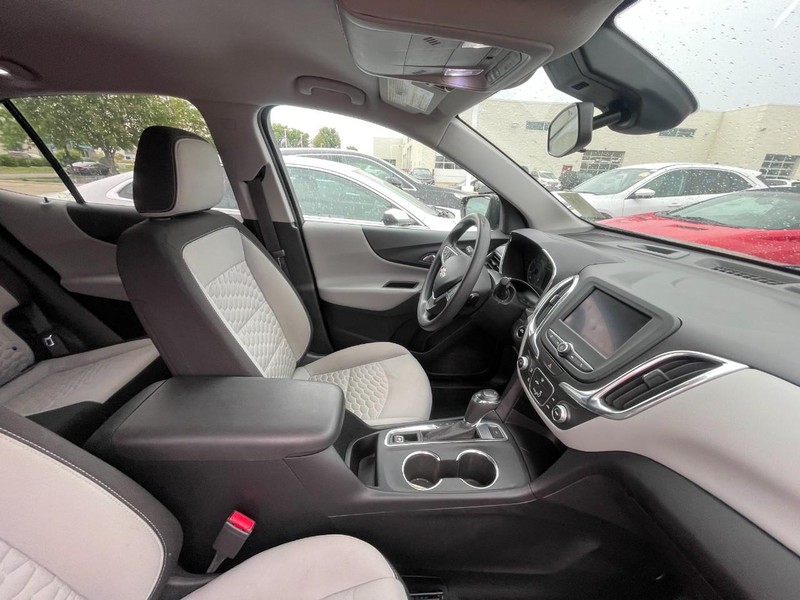 Chevrolet Equinox Vehicle Image 05