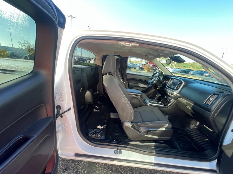 Chevrolet Colorado Vehicle Full-screen Gallery Image 07
