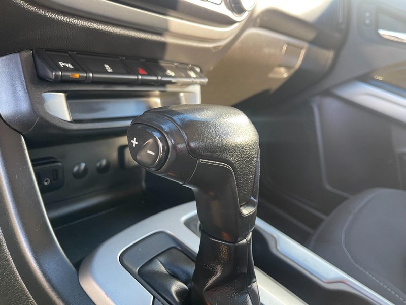 Chevrolet Colorado Vehicle Full-screen Gallery Image 16