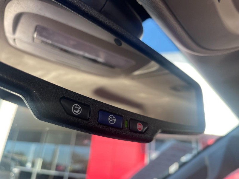 Chevrolet Colorado Vehicle Full-screen Gallery Image 19