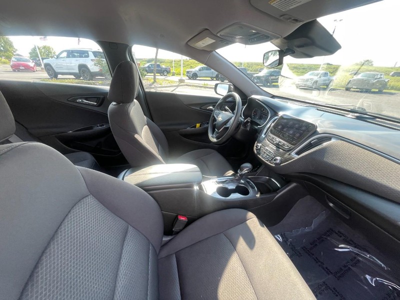 Chevrolet Malibu Vehicle Image 07