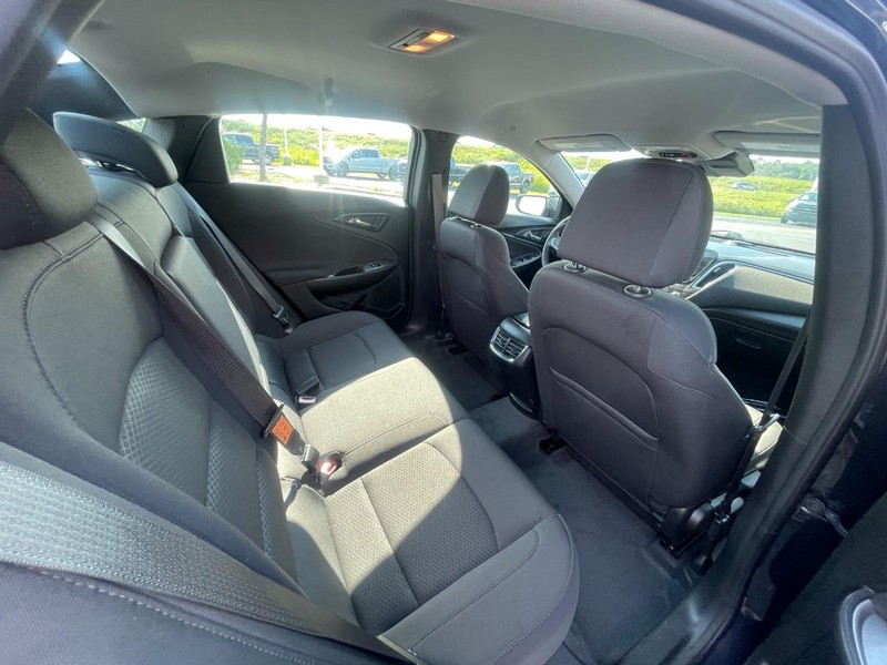 Chevrolet Malibu Vehicle Image 09