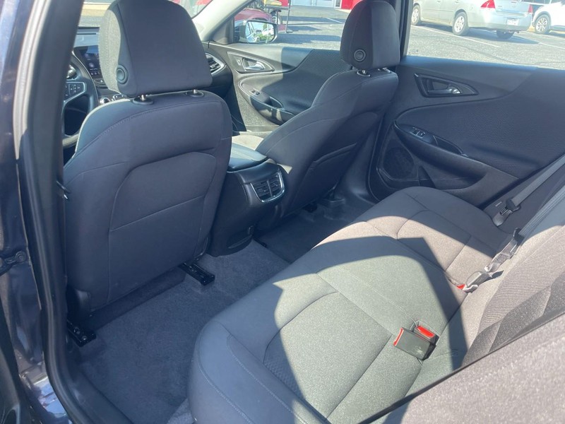Chevrolet Malibu Vehicle Image 12