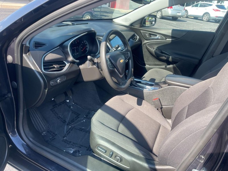 Chevrolet Malibu Vehicle Image 13