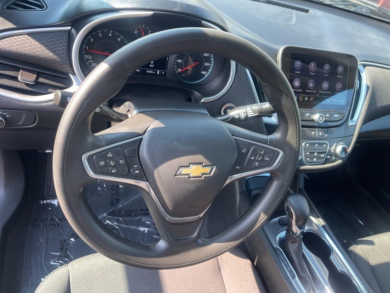 Chevrolet Malibu Vehicle Image 16