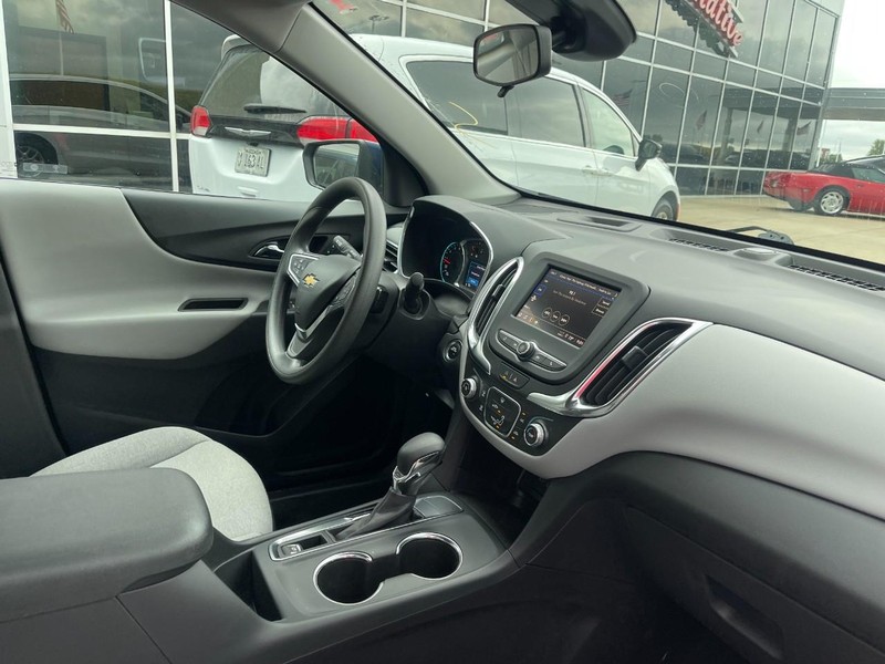 Chevrolet Equinox Vehicle Image 02
