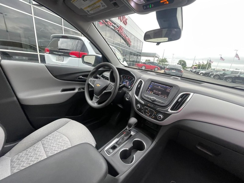Chevrolet Equinox Vehicle Image 05