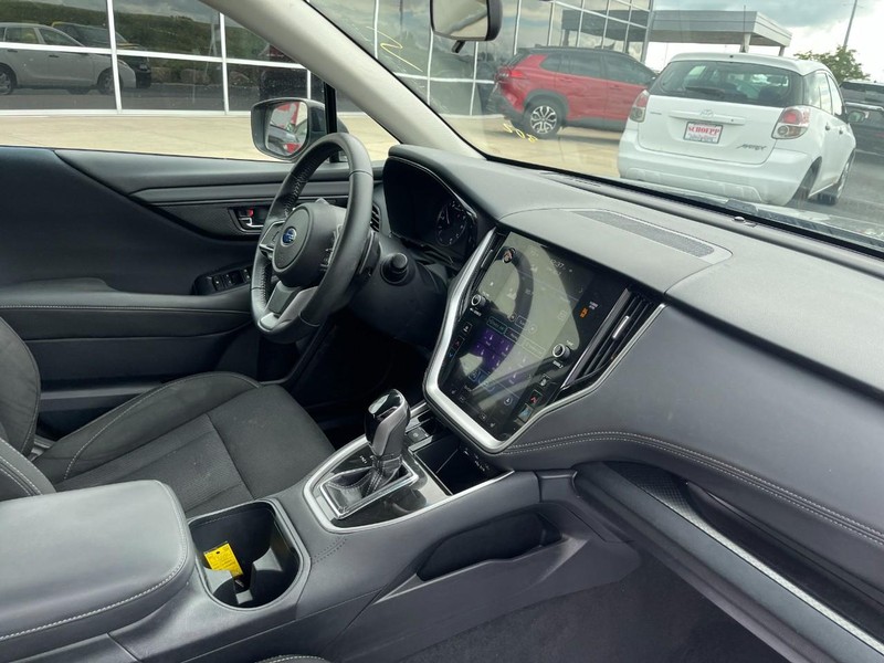 Subaru Legacy Vehicle Image 02