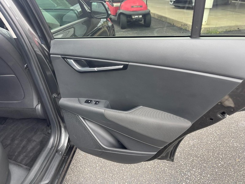 Kia Niro EV Vehicle Image 15