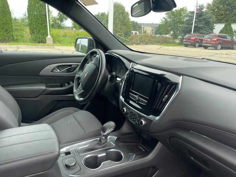 Chevrolet Traverse Vehicle Image 02