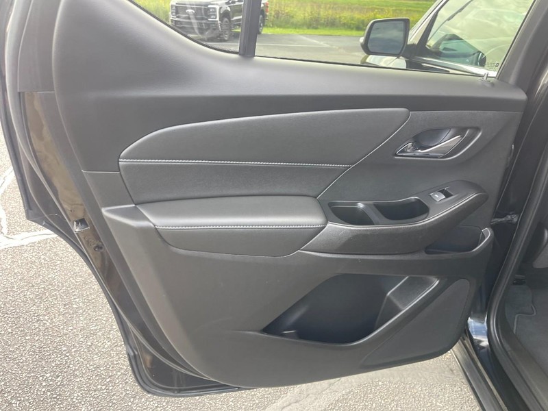 Chevrolet Traverse Vehicle Image 16