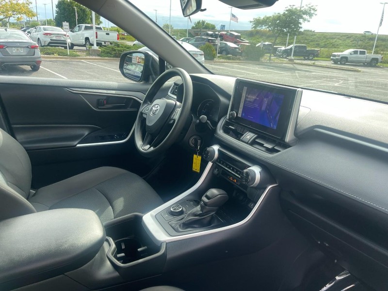 Toyota RAV4 Vehicle Image 09