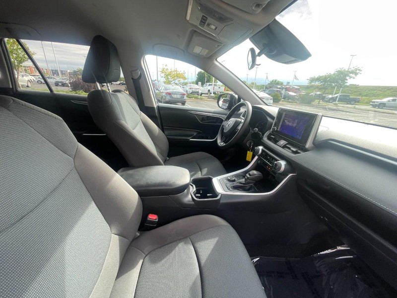 Toyota RAV4 Vehicle Image 10
