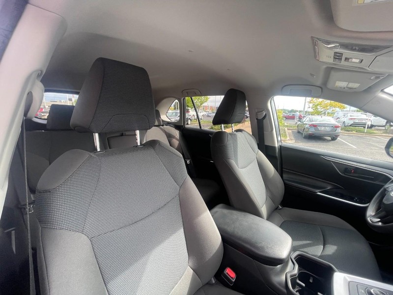 Toyota RAV4 Vehicle Image 11