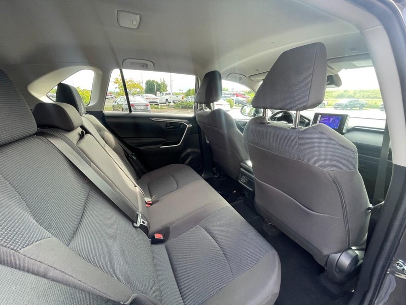Toyota RAV4 Vehicle Image 14