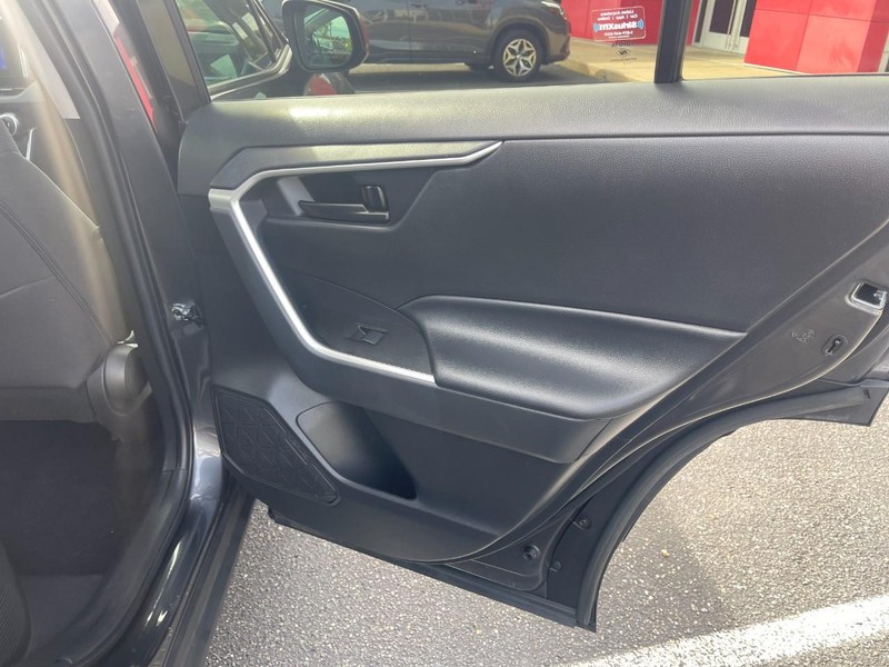 Toyota RAV4 Vehicle Image 15