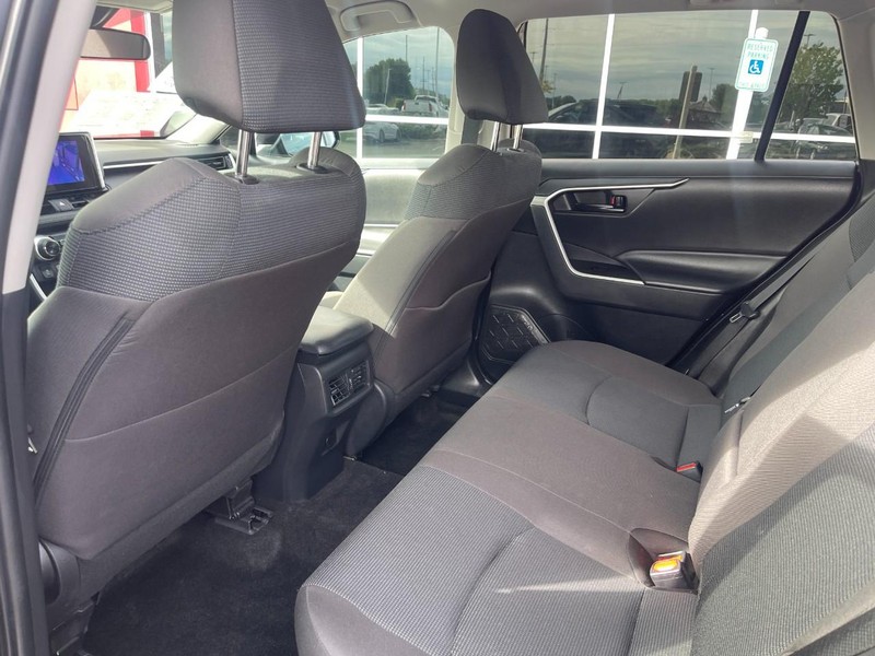 Toyota RAV4 Vehicle Image 17