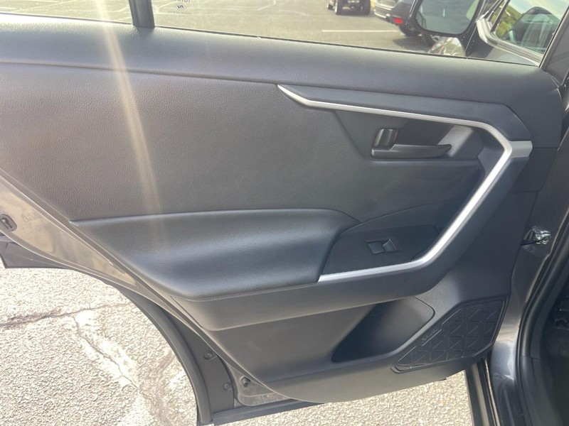 Toyota RAV4 Vehicle Image 18