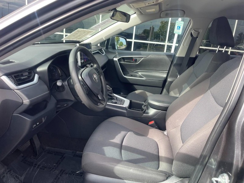 Toyota RAV4 Vehicle Image 19