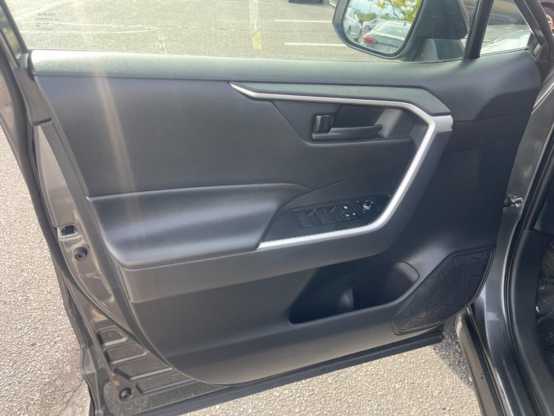 Toyota RAV4 Vehicle Image 20