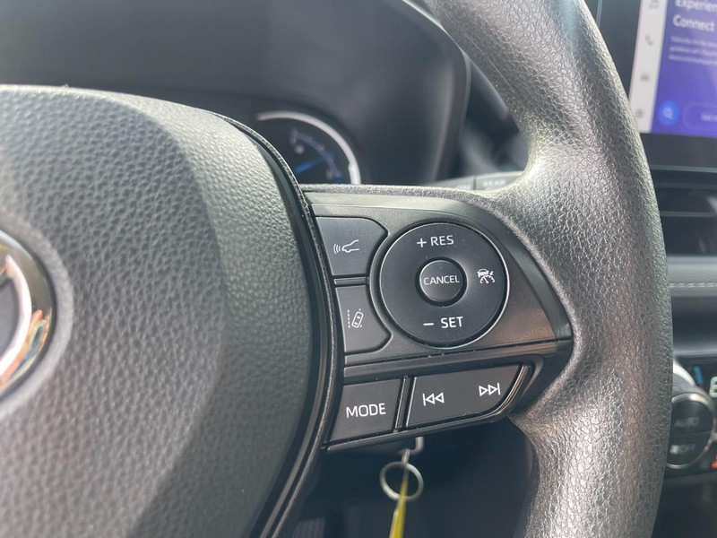 Toyota RAV4 Vehicle Image 24
