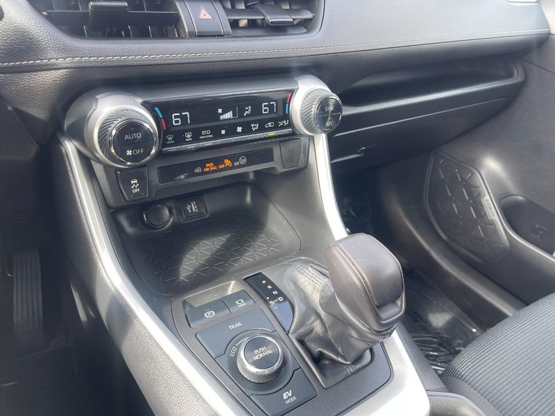 Toyota RAV4 Vehicle Image 31