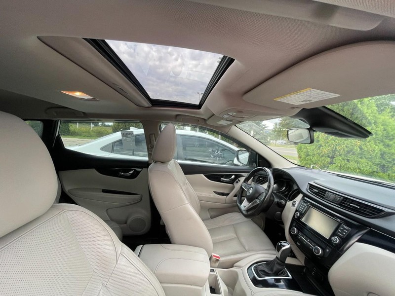 Nissan Rogue Sport Vehicle Image 03