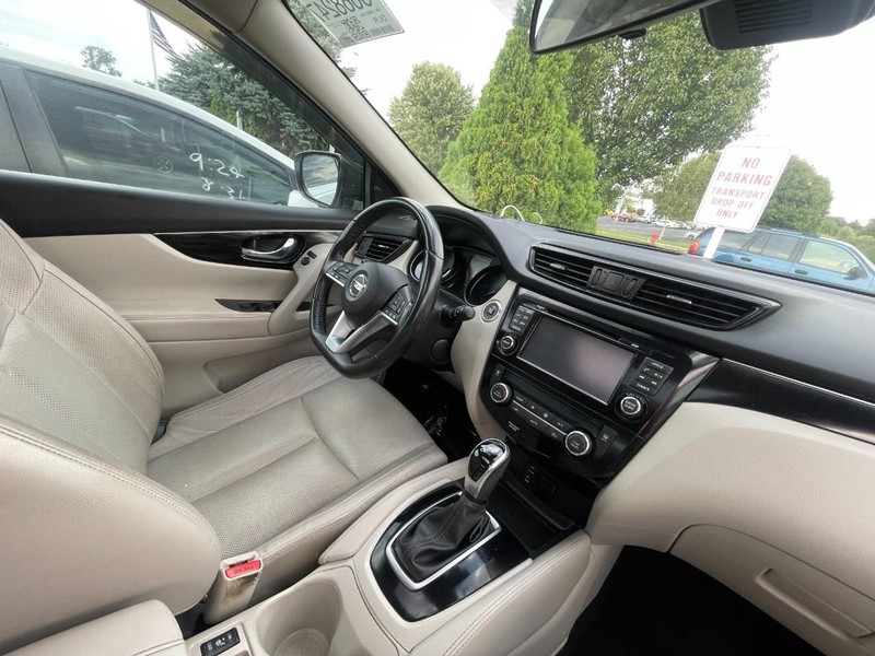 Nissan Rogue Sport Vehicle Image 06