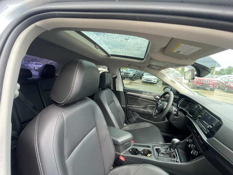 Volkswagen Jetta Vehicle Image 03