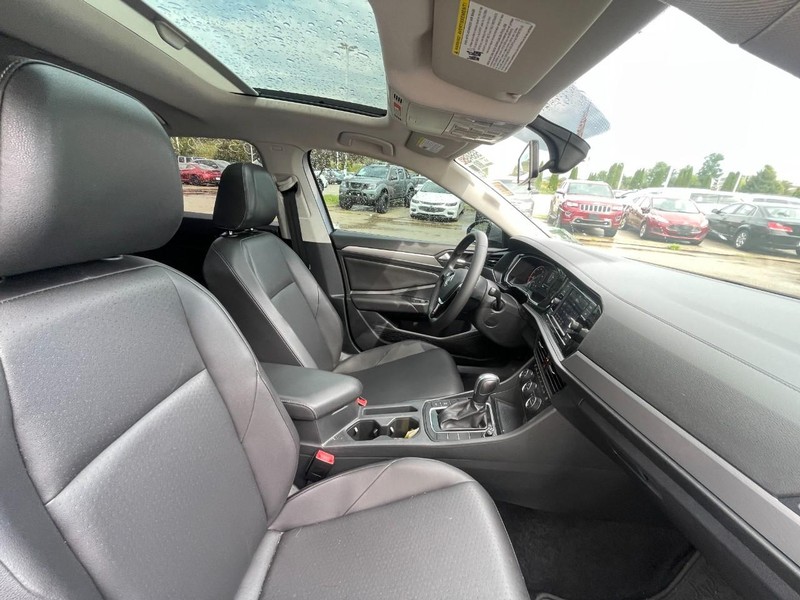 Volkswagen Jetta Vehicle Image 04