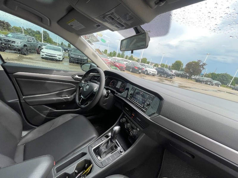 Volkswagen Jetta Vehicle Image 05