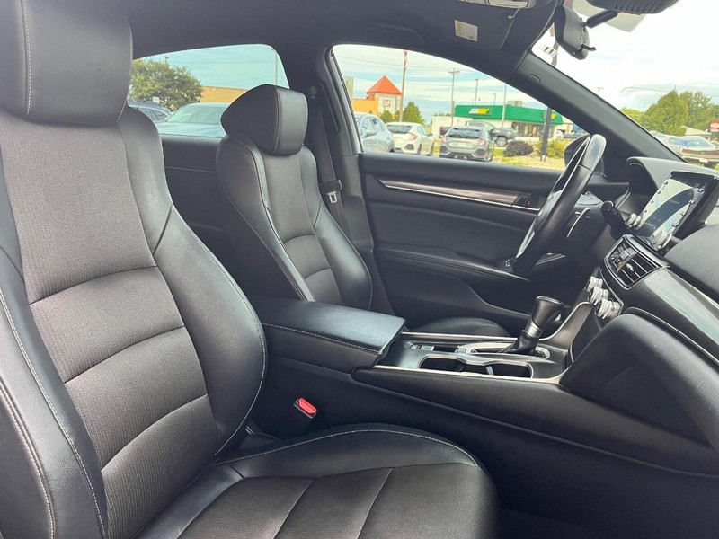 Honda Accord Sedan Vehicle Image 16