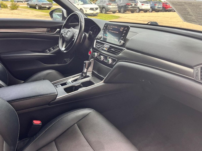 Honda Accord Sedan Vehicle Image 17
