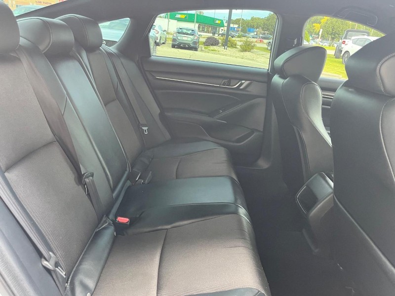Honda Accord Sedan Vehicle Image 18