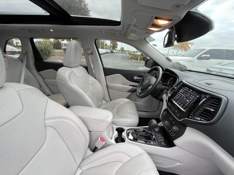 Jeep Cherokee Vehicle Image 04