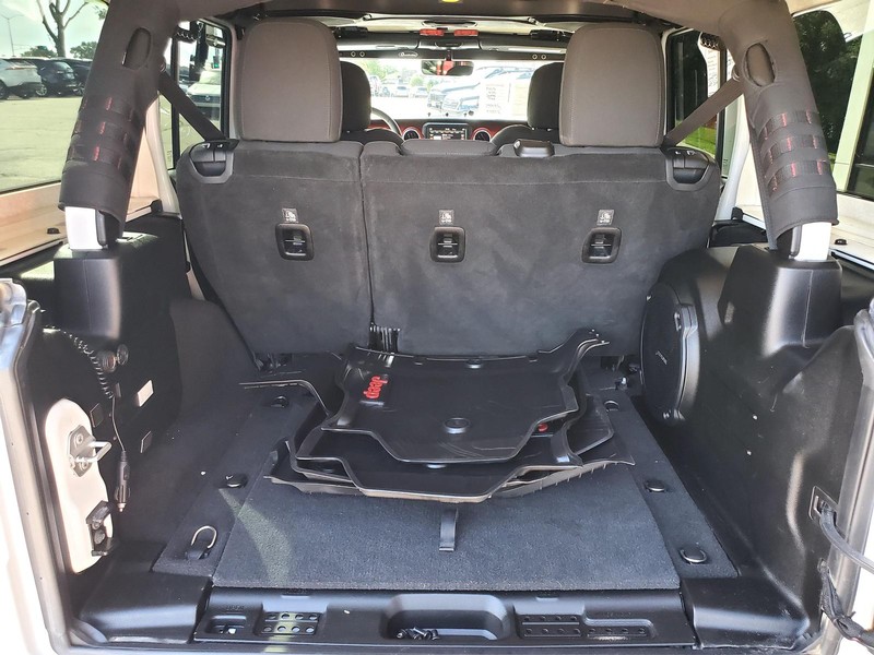 Jeep Wrangler Unlimited Vehicle Image 16