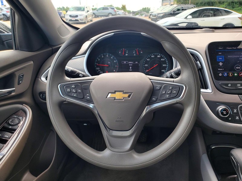 Chevrolet Malibu Vehicle Image 07